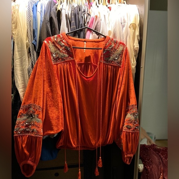 ♥️Free People  Linen Blend Velour Dolman arm blouse/Vneck/embroidery/sequi… - Picture 13 of 13